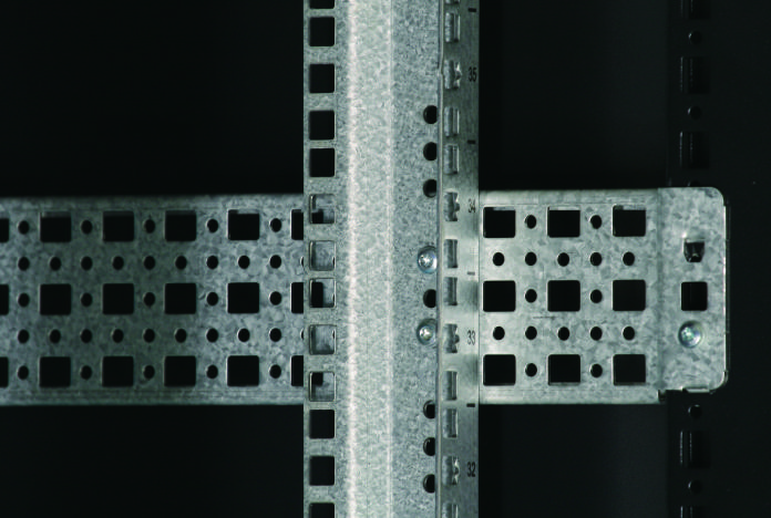 Rack mounting profile and interior frame detail from the TOTEN product catalog